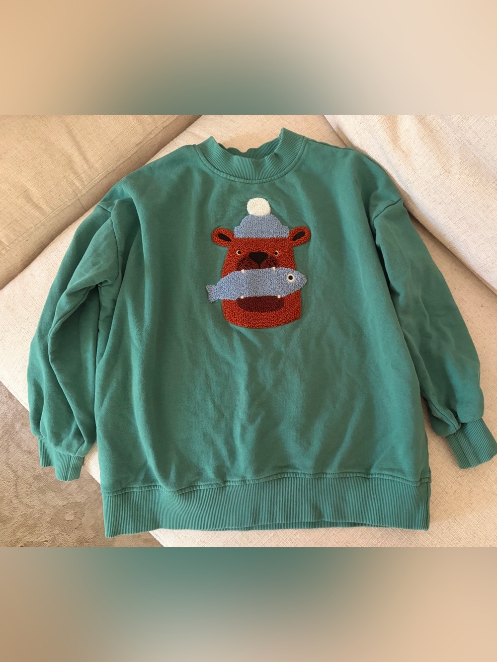 Hanna Anderson Kids size 6/7 Green Bear Appliqué Sweatshirt